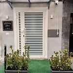 Apartman Number 8 *