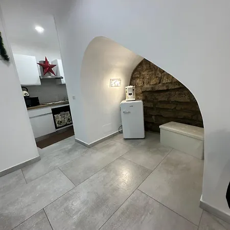 Apartman Number 8 *