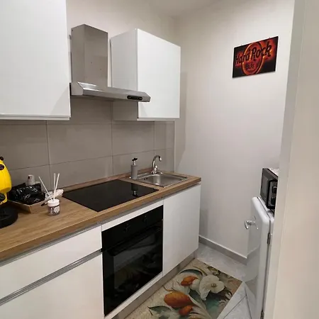 Appartement Number 8 *