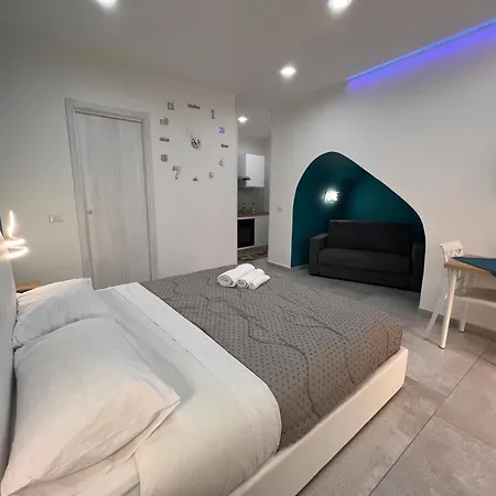 Appartement Number 8 Naples
