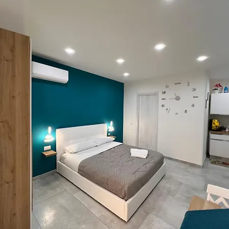 Appartement Number 8 Naples