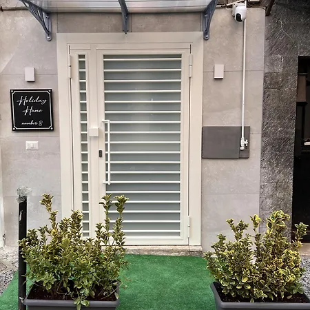 Appartement Number 8 *
